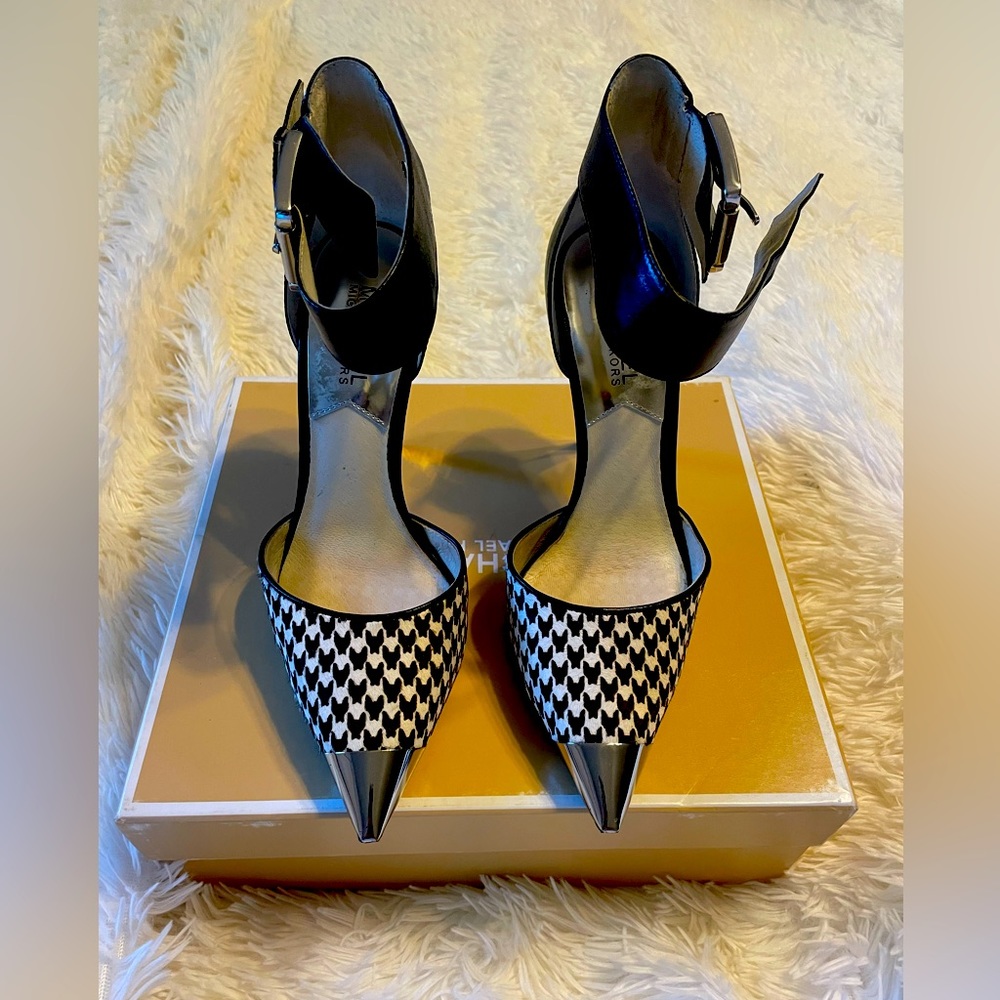 MICHAEL KORS KEKE TOE CAP PUMP woman shoes